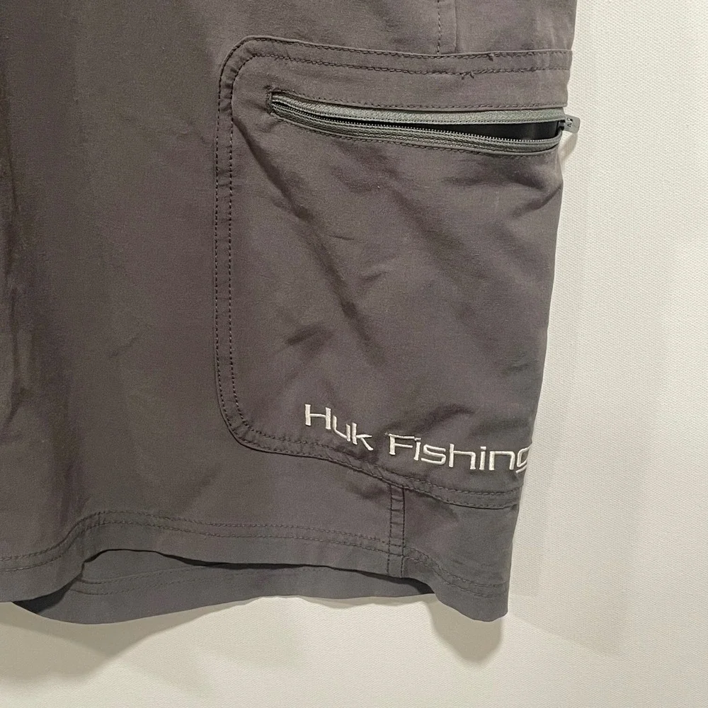 Huk Fishing Shorts Mens XXL Gray Performance Cargo Stretch Quick Dry Hybrid
